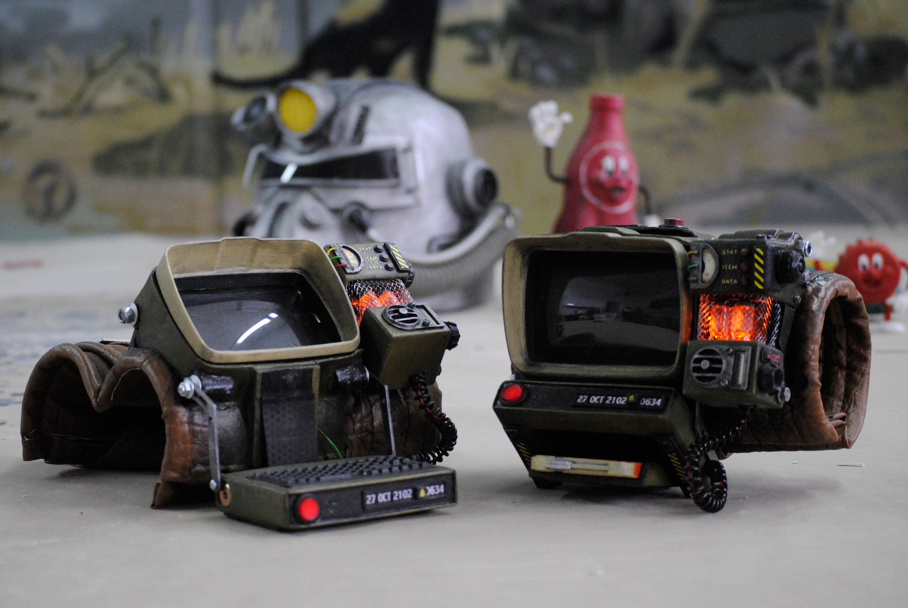 ゲームキャラクター Fallout - Pip-Boy Die-Cast - Replica Fallout Series Pip-Boy Die-Cast Replica – Final Boss Bundle