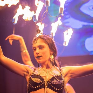 Eldkrona >>>Höjbar<<< >>>GRATIS SNABB FRAKT<<< Dans * Artister * Magdans * Övning * Festival