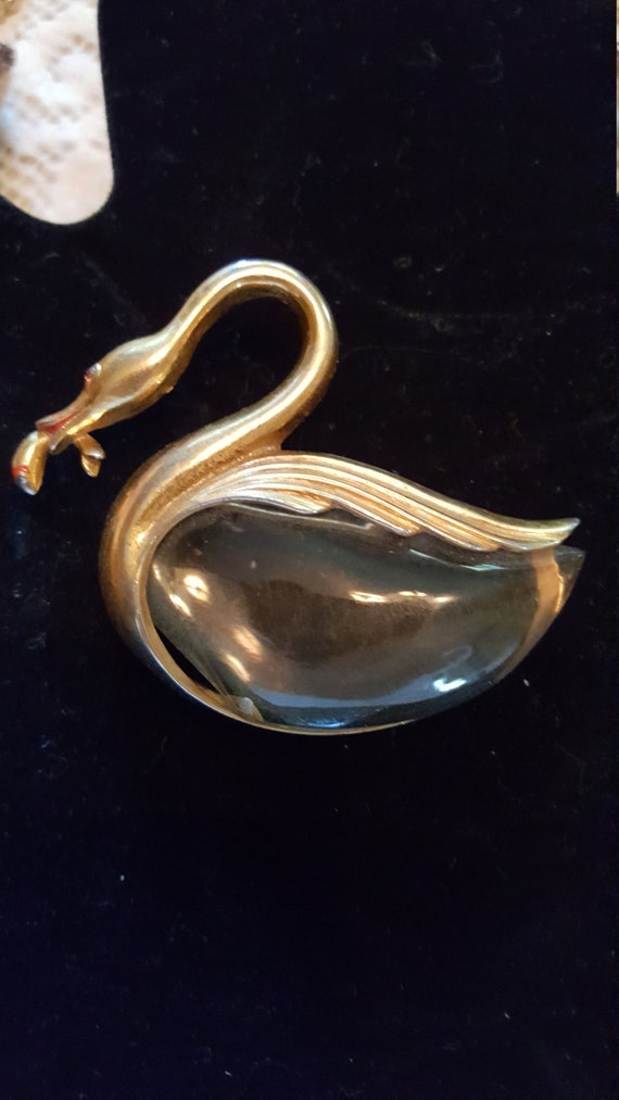 Swan, Jellybelly, Trefari, Brooch, swan with fish