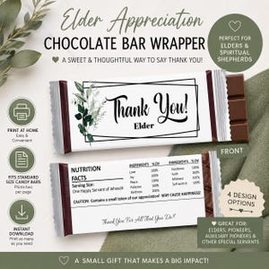 Op de afbeelding: Een wikkelontwerp voor een chocoladereep met een wit label en zwarte tekst Thank You! Elder, versierd met groene botanische illustraties. De achterkant bevat een voedingswaardetabel met deugden als ingredi&euml;nten vermeld.