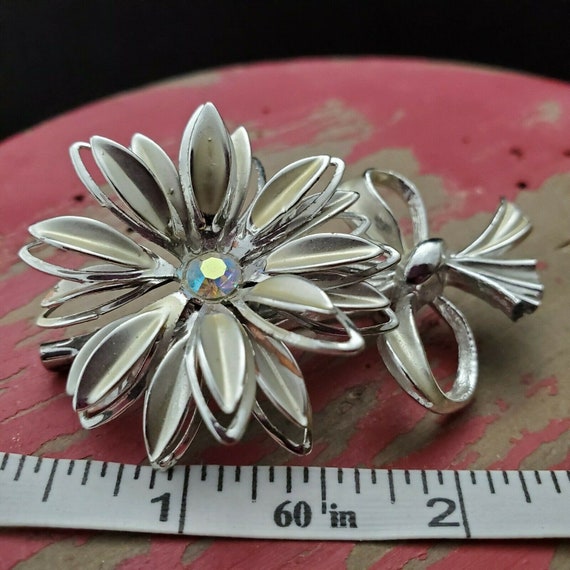 Vintage Flower Cut Out Brooch - image 3