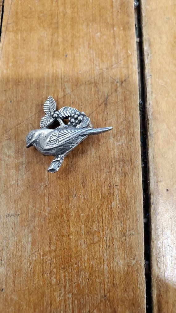 Birds & Blooms Bird Pin Silvertone Metal Heart Shape … Gem