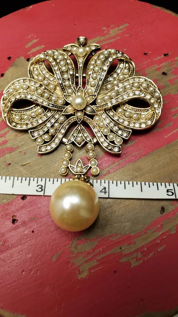 Vintage large dangle faux pearl brooch