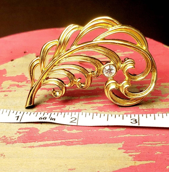 Vintage curved feather brooch - image 1