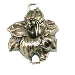 Qty. 2  Flower Connectors 2 ring - 28mm incldg. holes