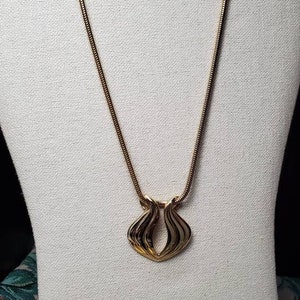Vintage Sarah Coventry gold plated necklace.