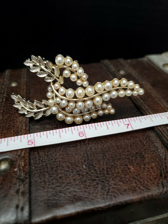 Vintage Lisner Faux Pearl Leaf Brooch