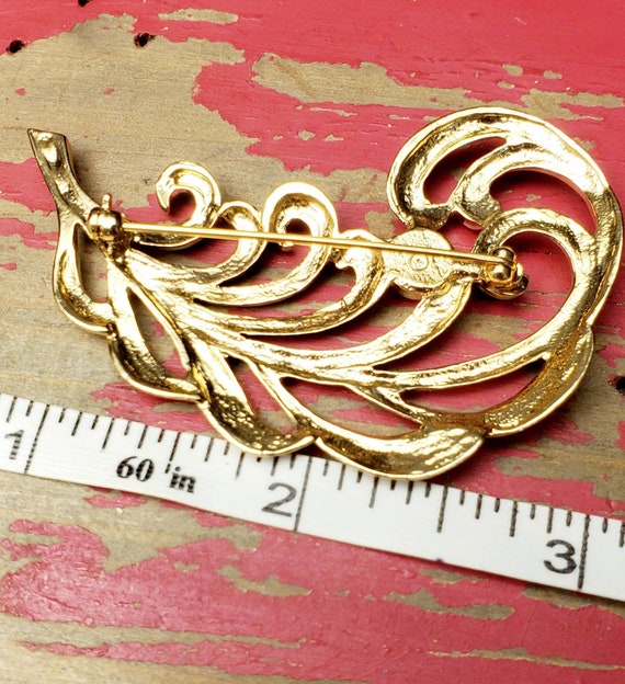 Vintage curved feather brooch - image 3