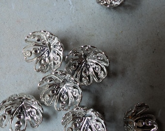 15x10mm Filigree beads caps. (10)