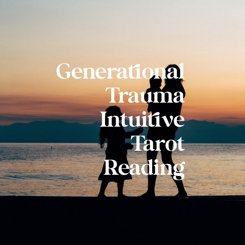 K&ouml;nnte beinhalten: Silhouette einer dreik&ouml;pfigen Familie, die bei Sonnenuntergang auf einem Steg steht. Der Text 'Generational Trauma Intuitive Tarot Reading' ist &uuml;ber das Bild gelegt.
