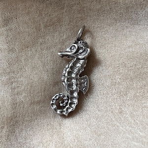 vintage sterling silver seahorse charm pendant seashell shell mermaid ocean beach costume minimalist wedding bride mother bridal formal