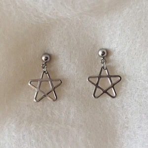 vintage 14K white gold-filled minimalist pentagram star dangle earrings charm witch witchy minimal wedding bride bridal wiccan dead stock