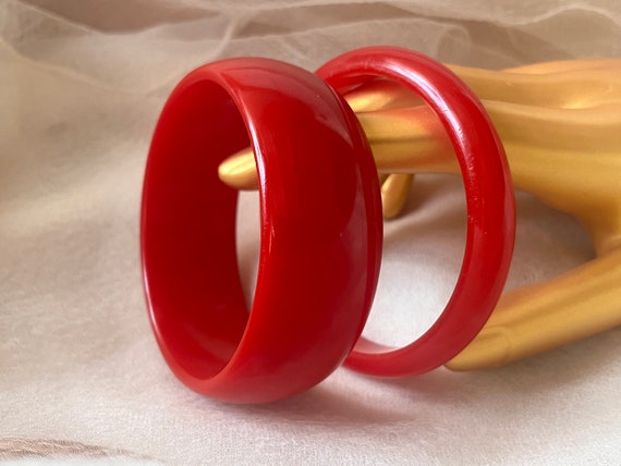 vintage Bakelite Catalin solid cherry red bangle … - image 4