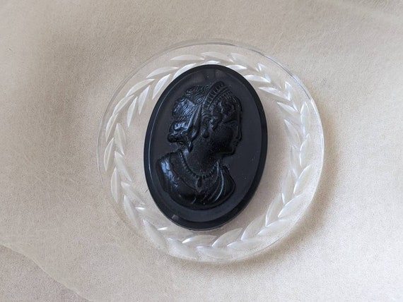 vintage carved clear Lucite black cameo brooch pi… - image 3