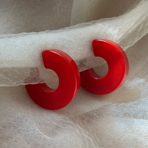 vintage Catalin Bakelite small round flat hoop cherry red clip on earrings retro Art Deco funky mod costume fashion drag rockabilly cosplay