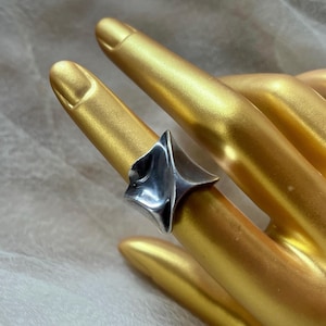 vintage sterling silver brutalist chunky ring statement twisted natural shape boho witch wicca druid viking goth gothic occult pagan