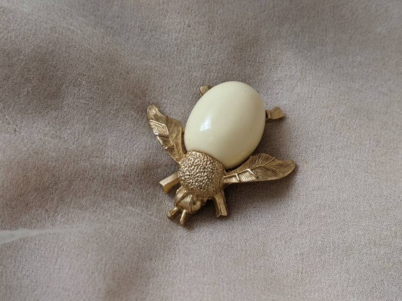 vintage bee cicada insect brooch pin cream gold o… - image 1