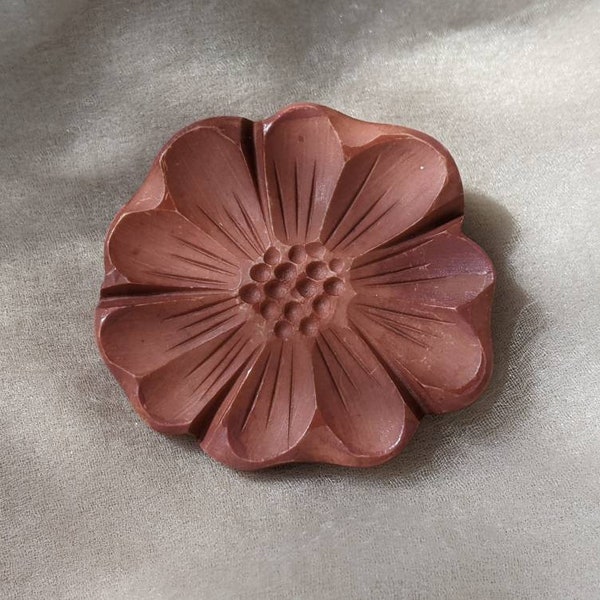 vintage sculpté à la main résine lavage galalithe poussiéreux rose rouge fleur broche broche floral plastique formel quelque chose de vieux mariage mariée demoiselle d'honneur mère