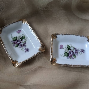 Paire de cendriers floraux décoratifs en porcelaine violette vintage vintage petite sorcière féminine minimaliste bougie allumée à base de plantes sauge magique