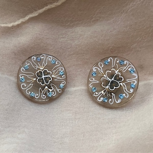 Vintage Acryl-Clip-Ohrringe aus Kunststoff, Runde Ohrclips, bunte Blumen, Strass, Mid-Century
