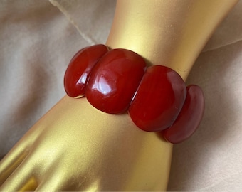 vintage Bakelite Catalin cherry red rounded elastic stretch carved panel bracelet retro plastic mid century boho art deco rockabilly hippie