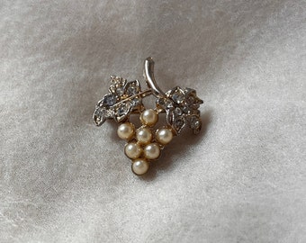 Vintage Coro faux perle raisins fruits broche broche argent strass feuille vignoble nuptiale mariage quelque chose de vieille mère grand-mère dégustation de vin