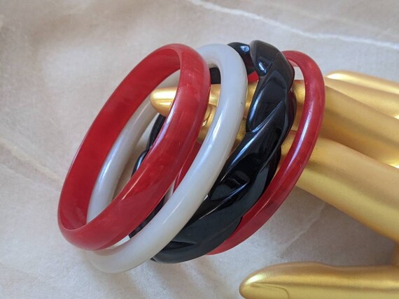 vintage red black gray color molded Lucite bangle… - image 7