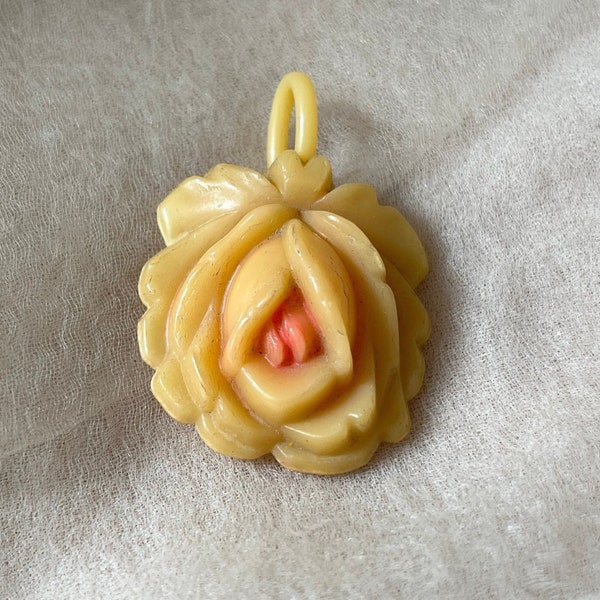 vintage celluloid molded cream rose pendant flower floral retro plastic painted pink art deco cottage cute mother gift something old bride