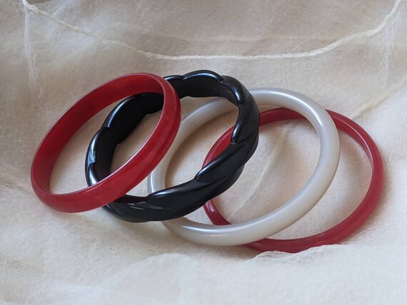 vintage red black gray color molded Lucite bangle… - image 4