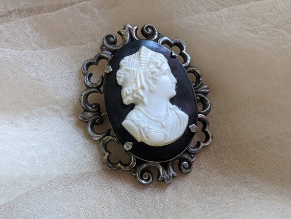 vintage black white ornate goth cameo brooch pin goth… - Gem
