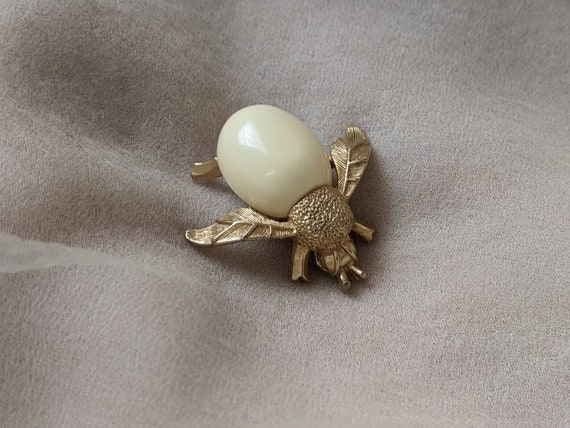vintage bee cicada insect brooch pin cream gold o… - image 3