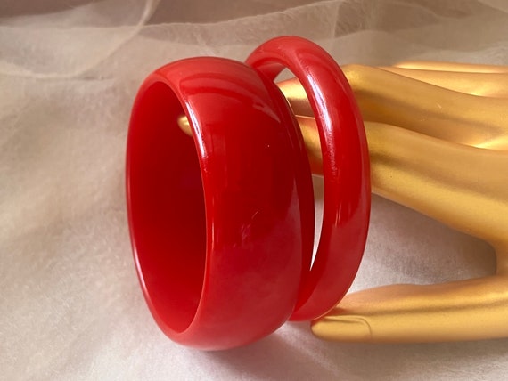 vintage Bakelite Catalin solid cherry red bangle … - image 3