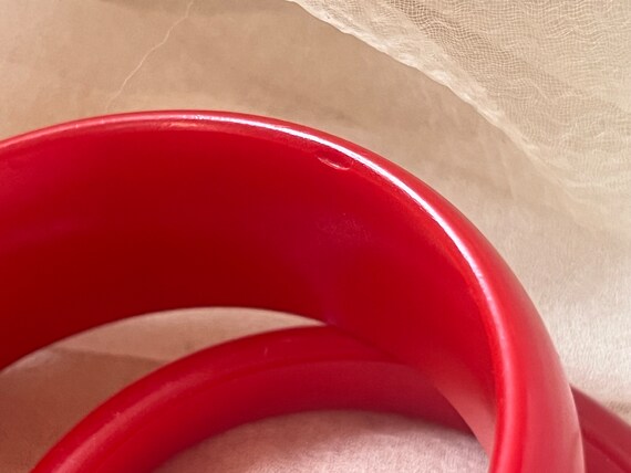 vintage Bakelite Catalin solid cherry red bangle … - image 7