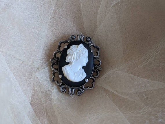 vintage black white ornate goth cameo brooch pin goth… - Gem