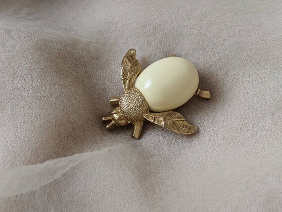 vintage bee cicada insect brooch pin cream gold o… - image 2