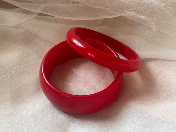 vintage Bakelite Catalin solid cherry red bangle … - image 5