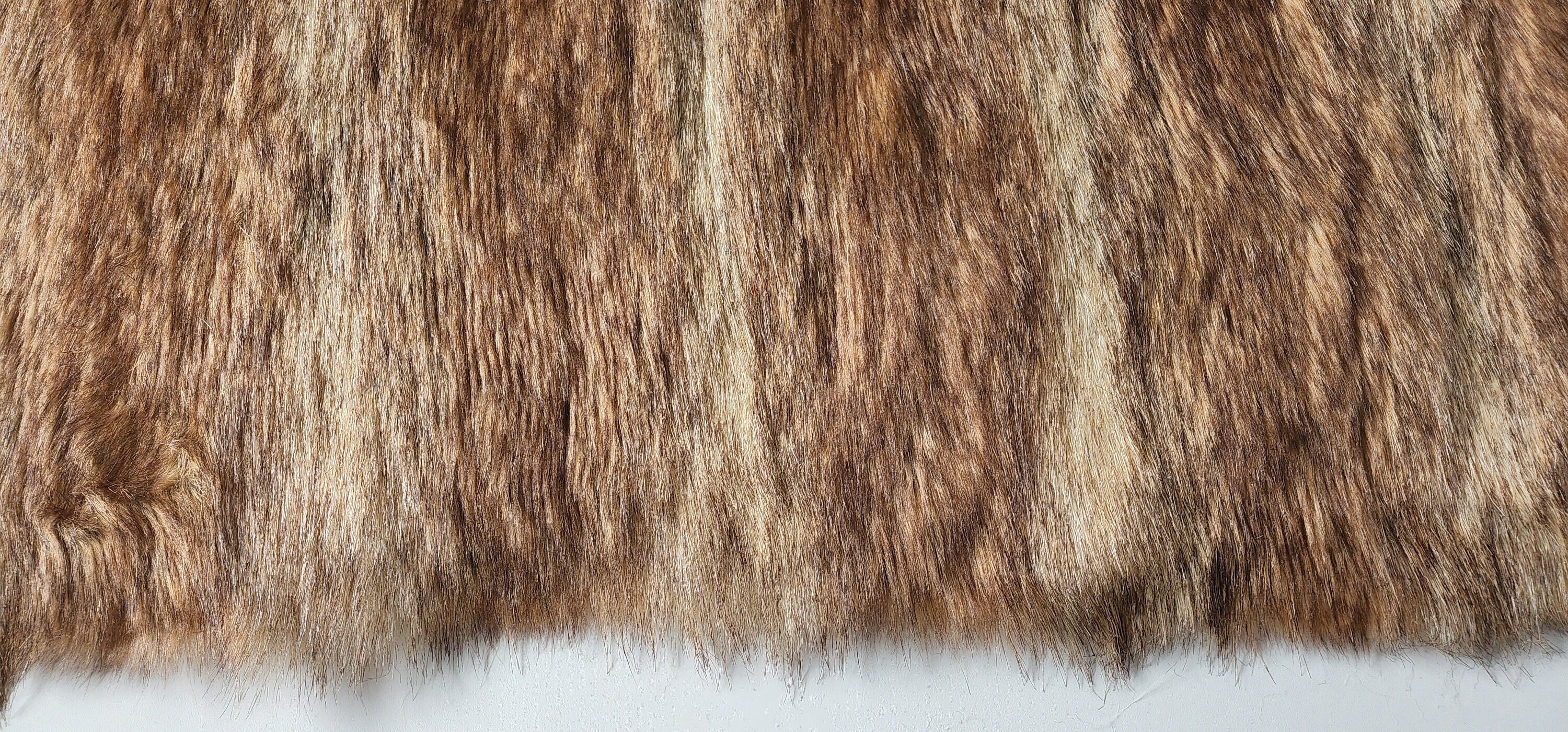 Tela de pelo sintético de pelo largo de animales – Lobo miel – Vendido por  The Yard Costume Fashion Rugs