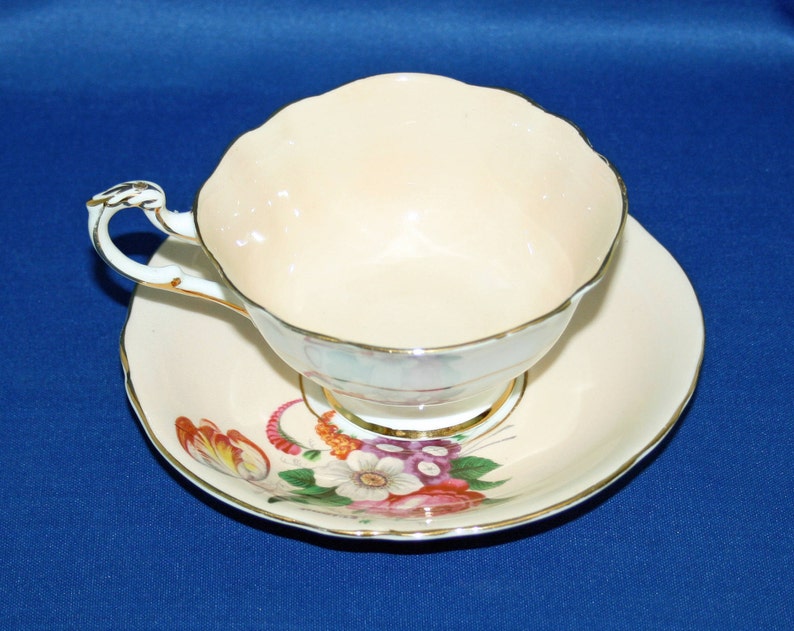 Vintage Paragon Cream Floral Teacup and Saucer by Royal Appointment for The Queen Elizabeth /& H.M Queen Mary English Tea Cup Garden Party