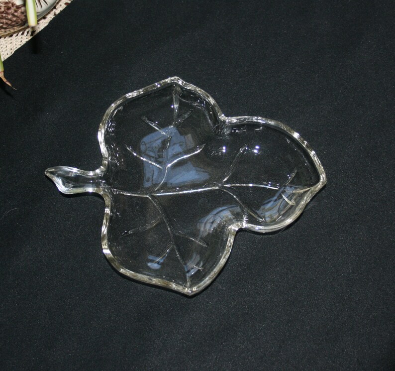 Vintage 3 Leaf Glass Dish Set of 2 Glass Dishes Relish Dish Trinket Dish Candy Dish Bowl Home Decor Plate Mint Dish Jewelry Dish