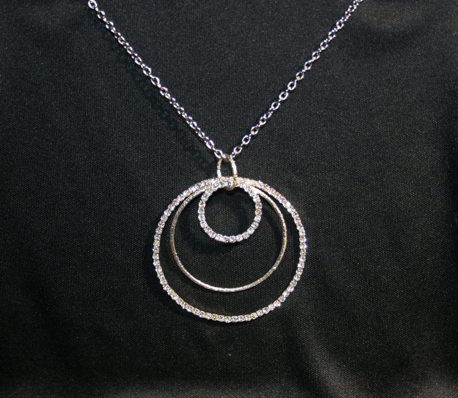 Vintage Silver Rhinestone Circle Pendant Necklace Costume Jewelry