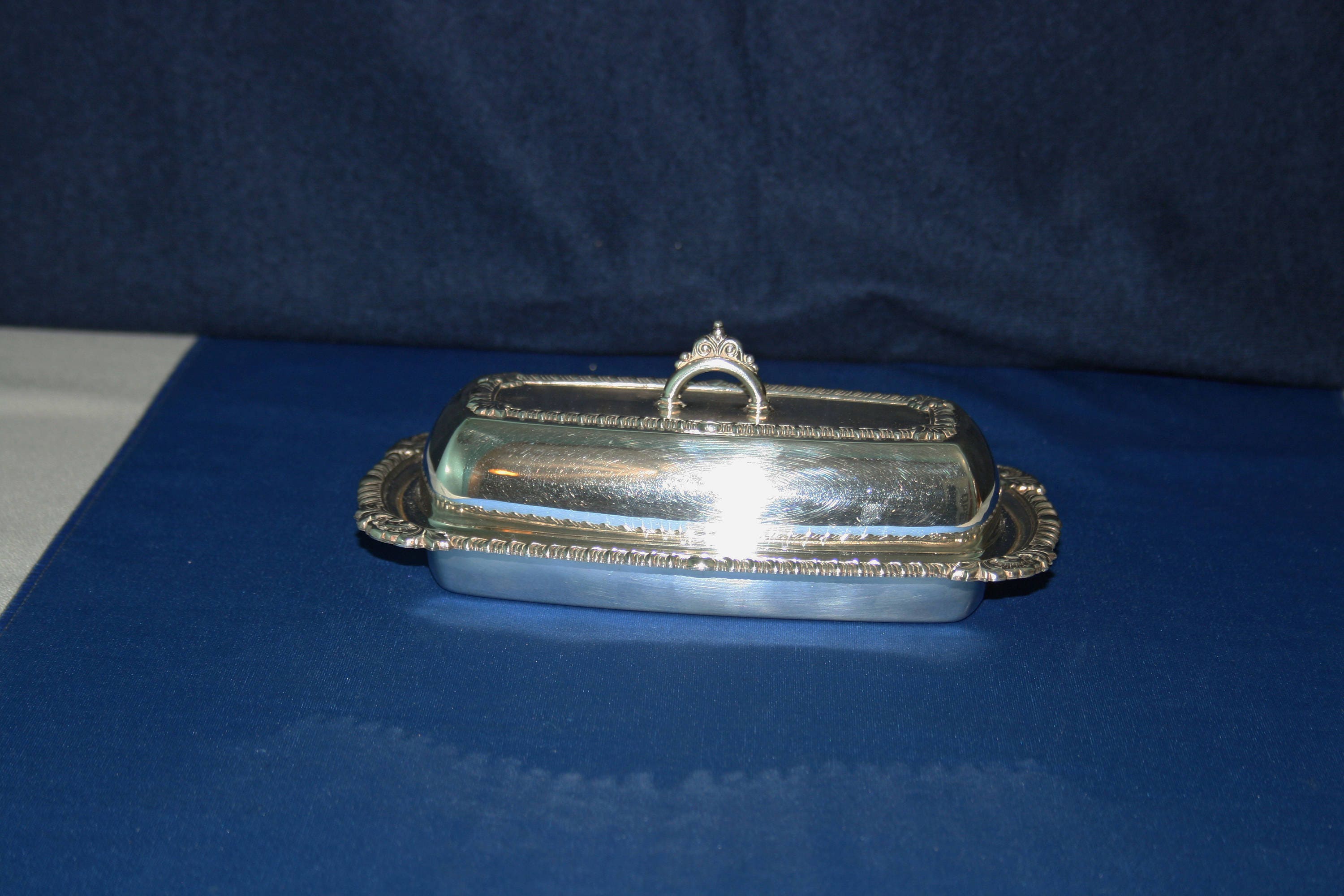 Vintage English Silver Mfg. Silverplate 3 piece Butter Dish; Base Lid