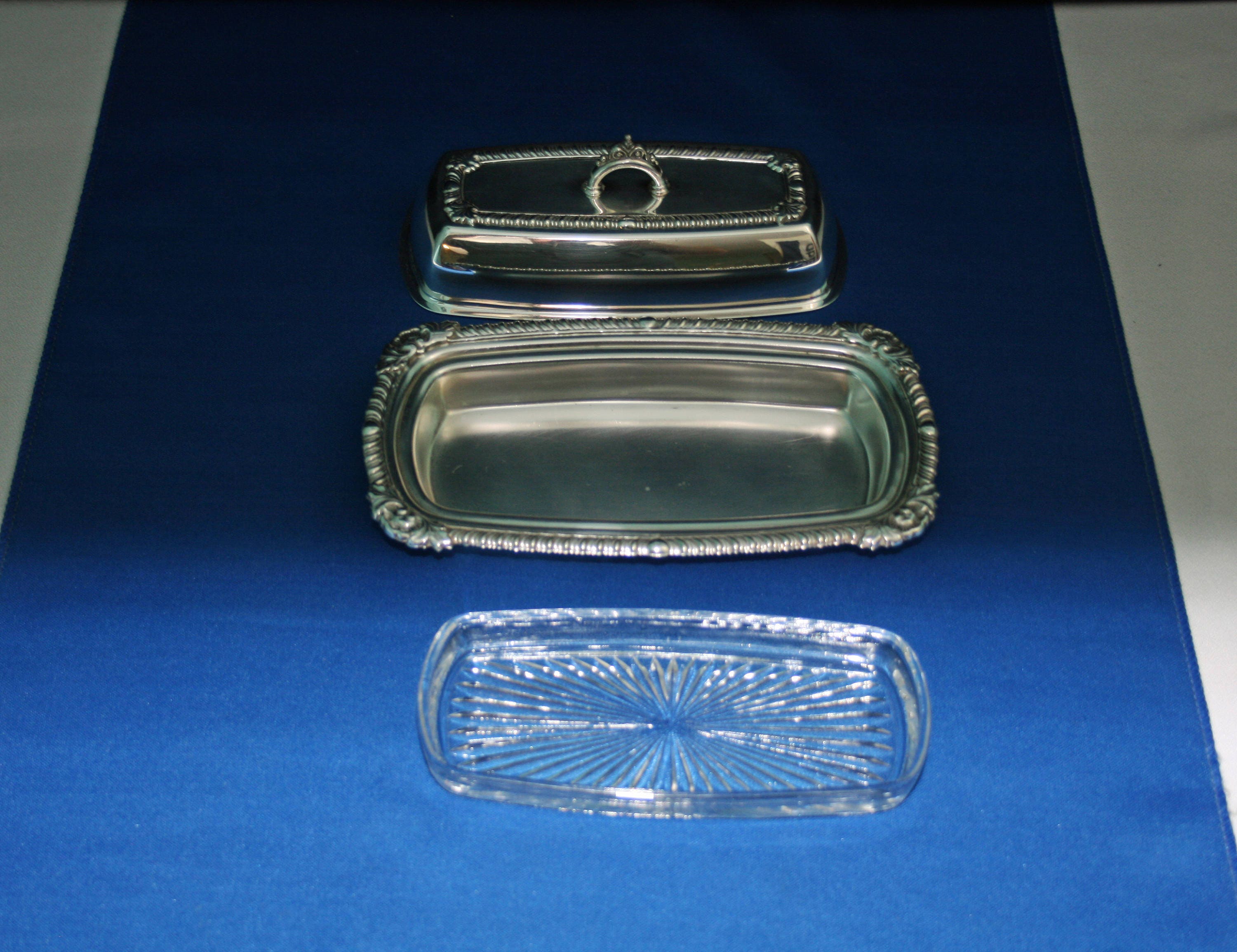 Vintage English Silver Mfg. Silverplate 3 piece Butter Dish; Base Lid