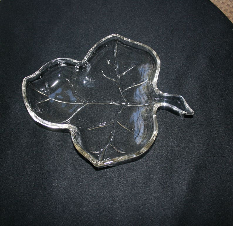 Vintage 3 Leaf Glass Dish Set of 2 Glass Dishes Relish Dish Trinket Dish Candy Dish Bowl Home Decor Plate Mint Dish Jewelry Dish