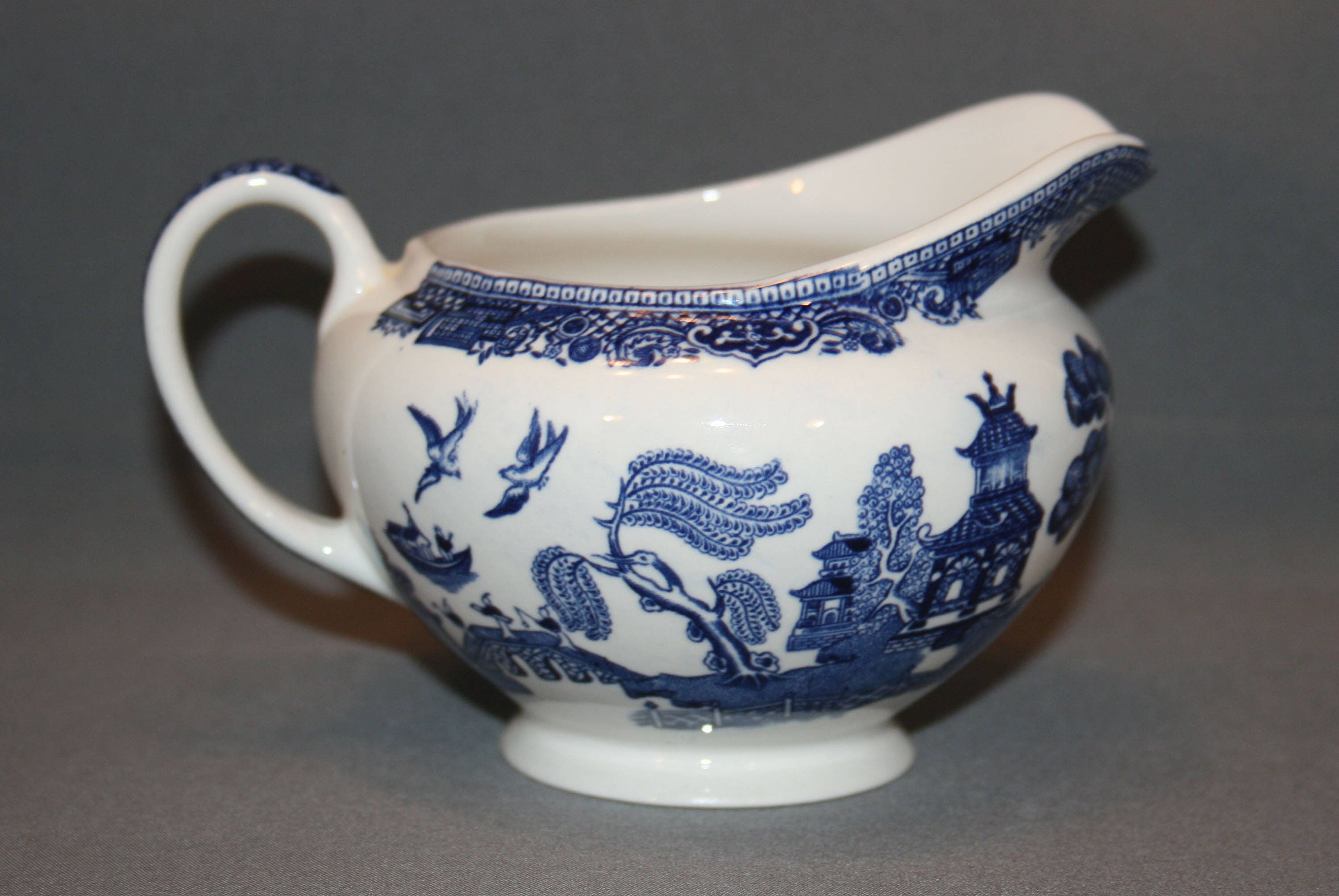 Johnson Brothers Willow Blue Creamer Pitcher Made in England /r