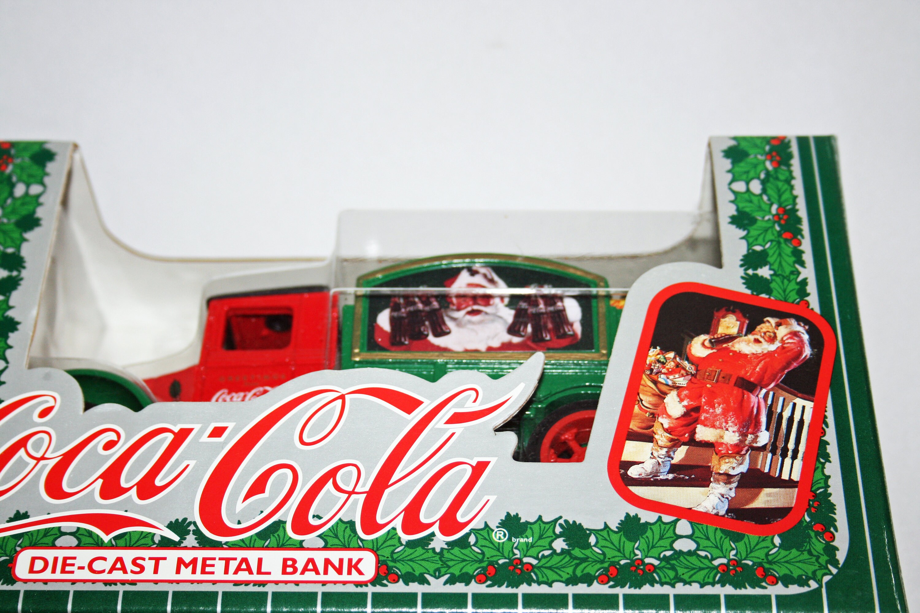 ERTL-COCA COLA COKE 1931 HAWKEYE BOX TRUCK SANTA 1993 DIECAST BANK