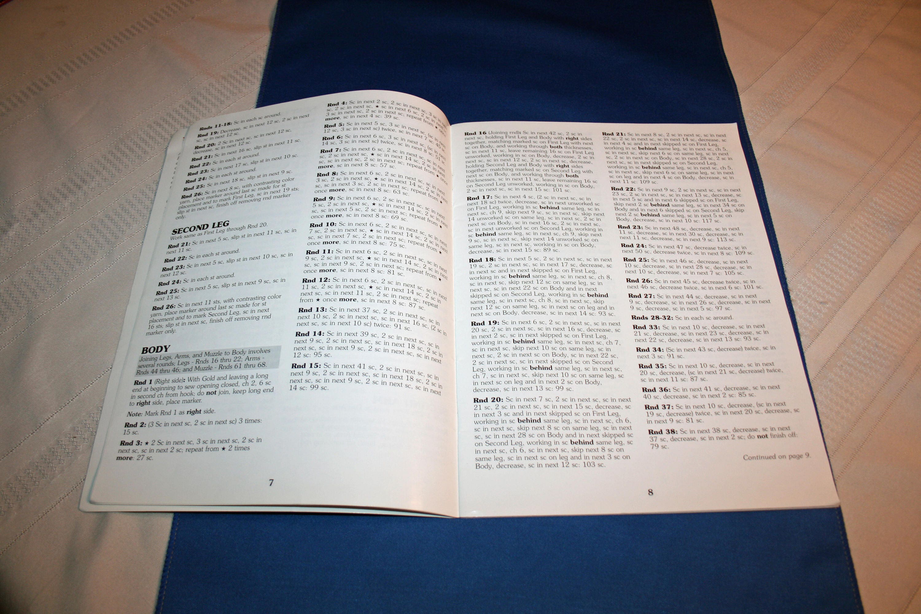 Pooh & Friends Disney Home Leisure Arts 3262 Crochet Pattern Book Crocheting Winnie the Pooh