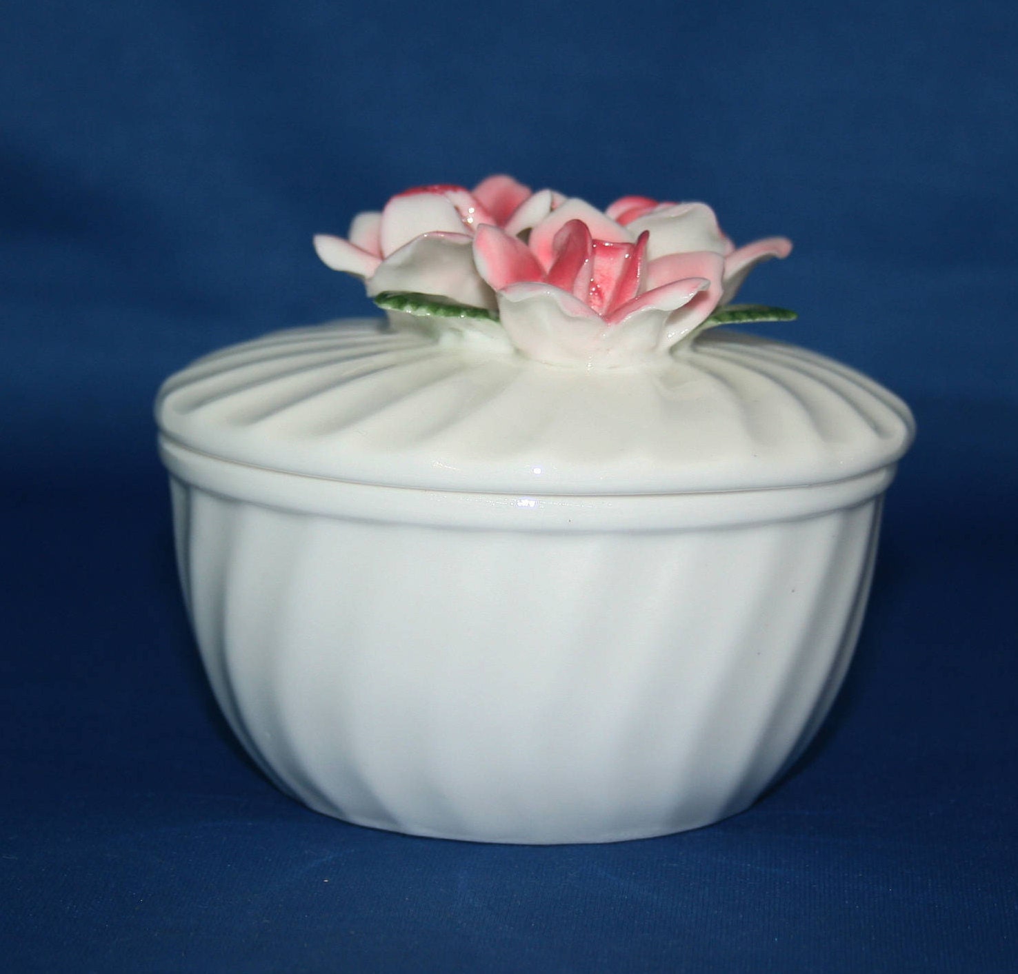 Vintage Round White Porcelain Lidded Trinket Box with Red and Pink 3 Dimensional Roses Jewelry