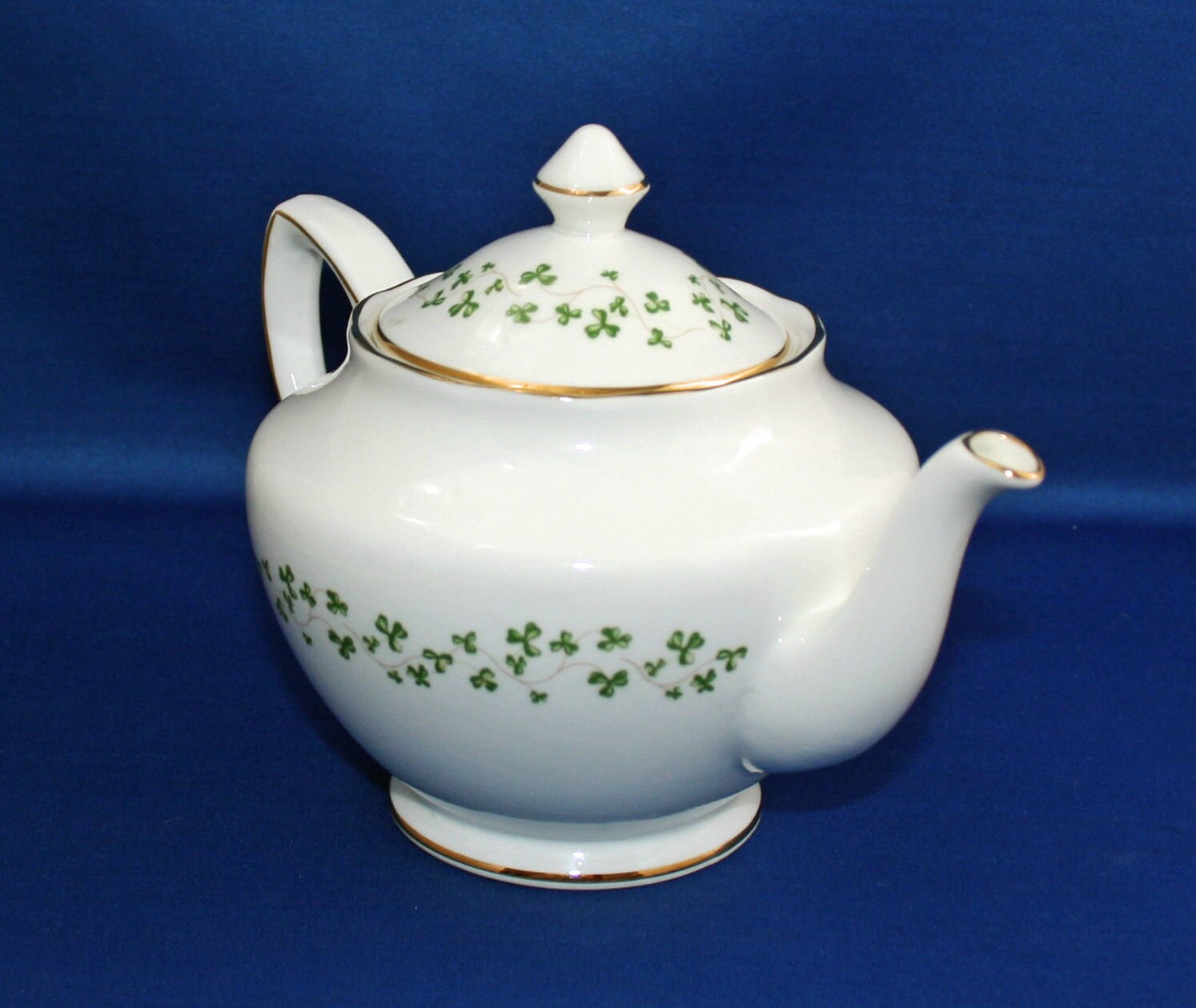 Vintage Royal Tara Shamrock Vine Teapot 2 Cup Tea Pot Trimmed with 24kt