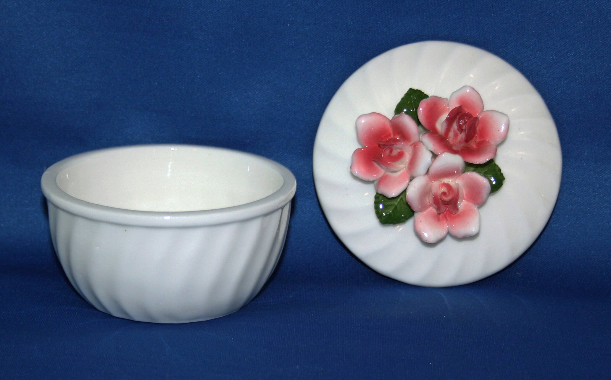 Vintage Round White Porcelain Lidded Trinket Box with Red and Pink 3 Dimensional Roses Jewelry