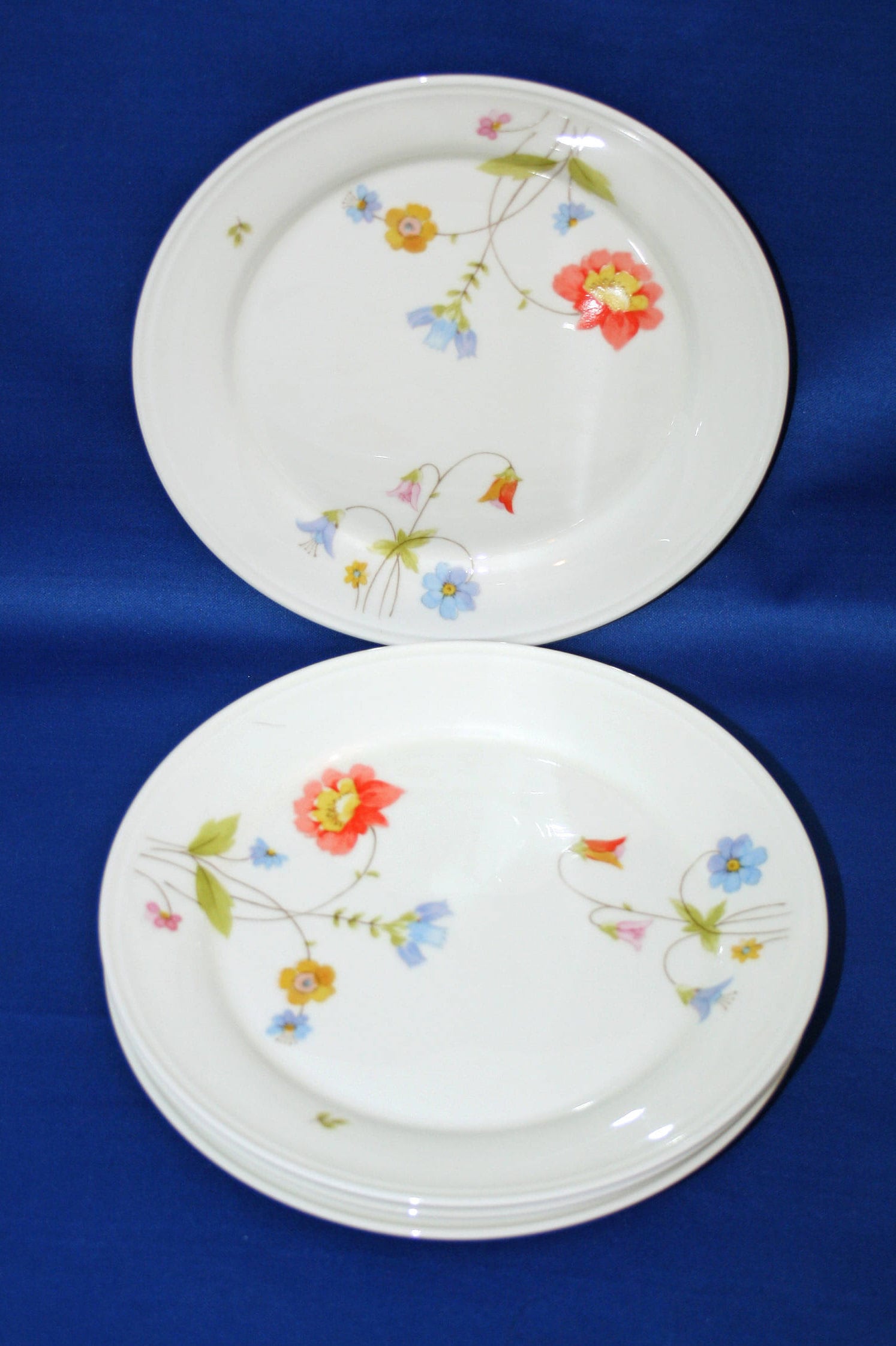 Vintage Mikasa Bone China JUST FLOWERS Brunch Set Creamer Lidded Sugar Bowl 4 Mugs 4 Luncheon Plates NIB retro Coffee Cup Teacup Tableware